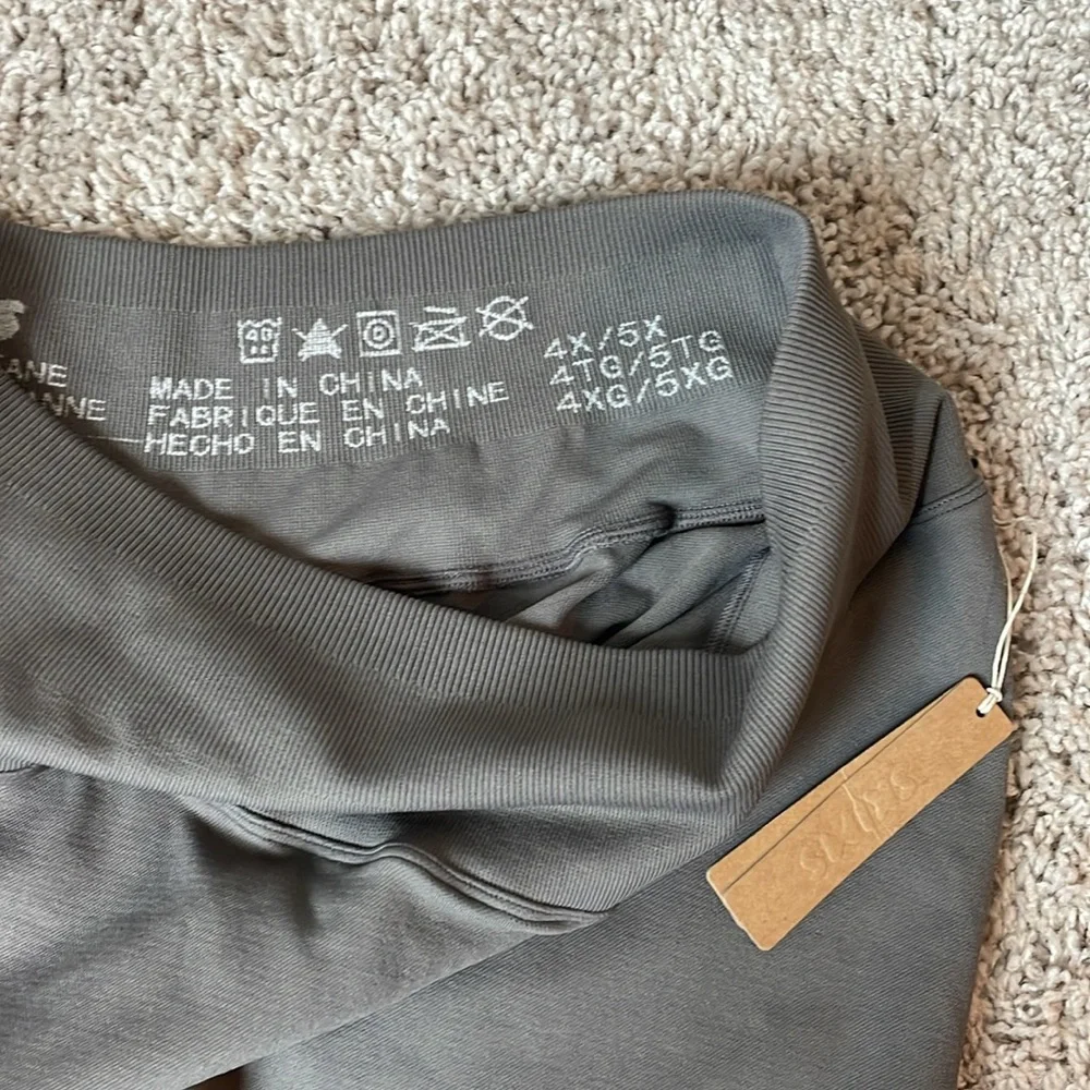 Skims Contour Lounge Bike Shorts - Picture 8 of 12